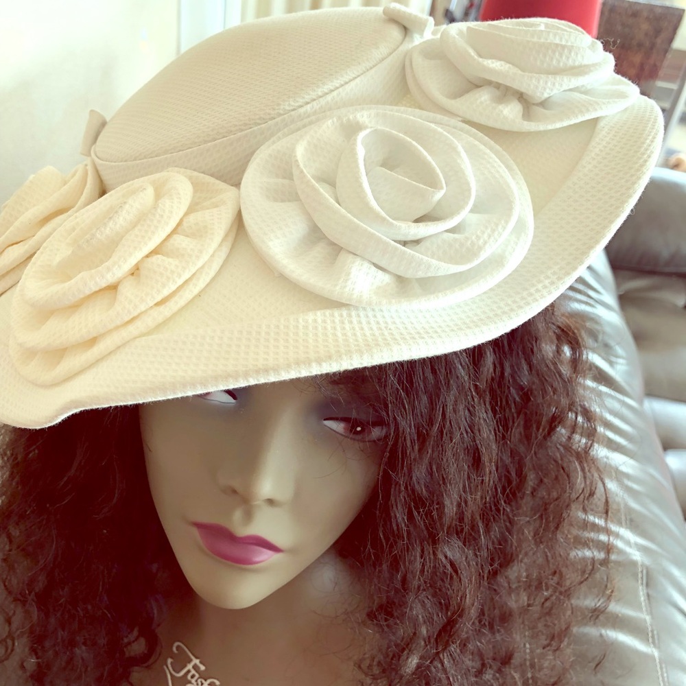 Cream vintage chapeau